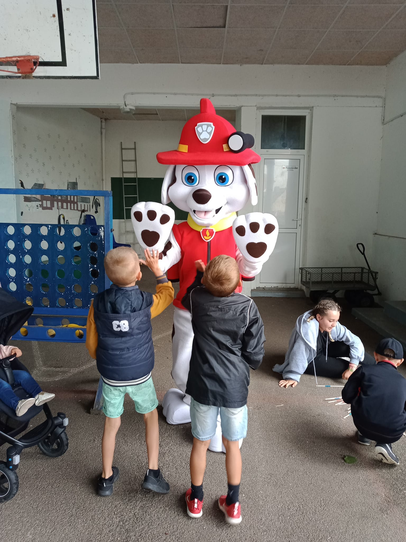 Costume de mascotte de marcus le chien pompier du dessin animé pat