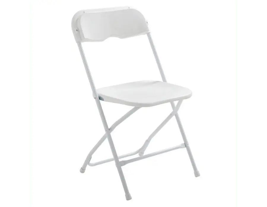 Chaise pliante blanche de réception en location en Normandie - Animations Happy Times