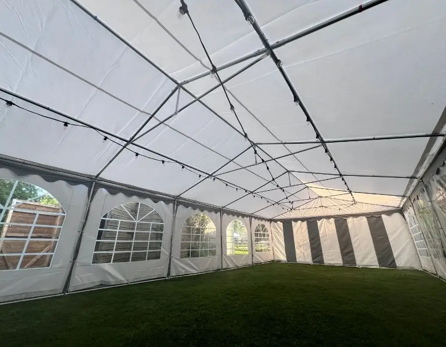 Charpente et structure du barnum 5x10 m en acier galvanisé - location en Normandie - Animations Happy Times