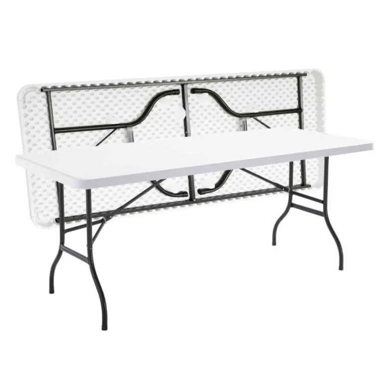 Table pliante de réception 180 cm à louer pour un repas sous barnum en Normandie